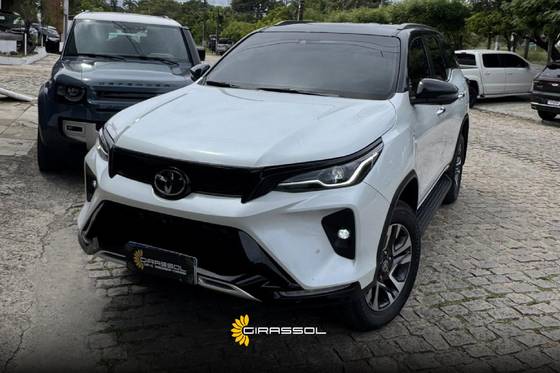 TOYOTA HILUX SW4 2.8 D-4D TURBO DIESEL SRX PLATINUM 7L 4X4 AUTOMÁTICO